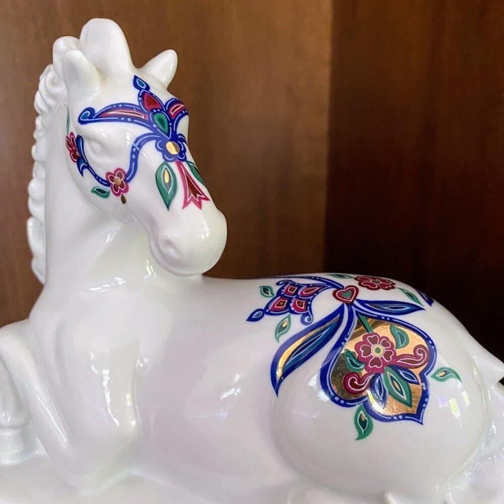 Elizabeth Arden Byzantium Porcelain Horse Figurine Trinket Jewelry Box - Picture 2 of 7